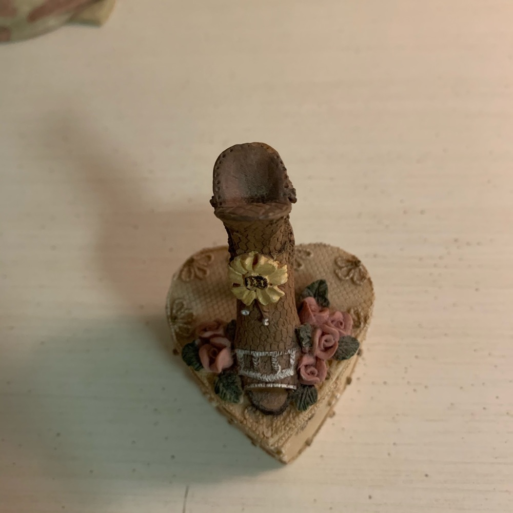 HEART & SHOE TRINKET BOX - Picture 5 of 9
